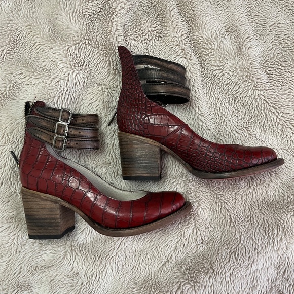 Freebird Randi - Picture 2 of 2